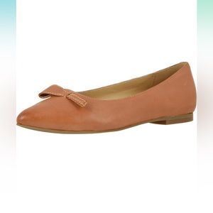 NEW IN BOX Trotters Women's Erica Loafer CARAMEL SIZE 8